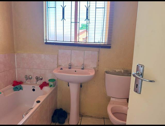2 BEDROOM HOUSE FOR SALE IN TLHABANE WEST